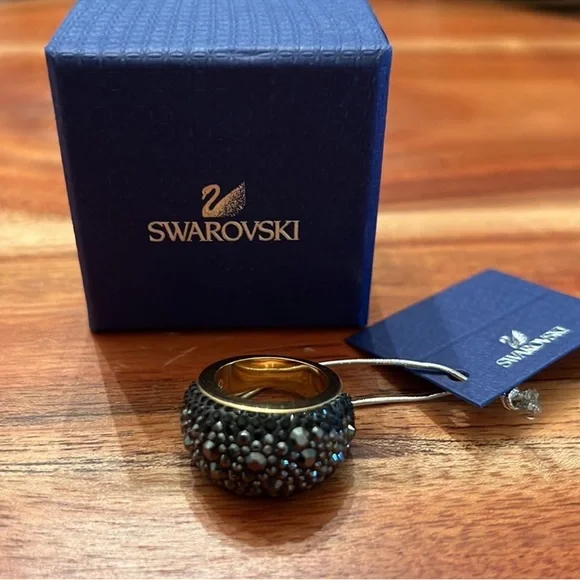 NWT Swarovski Mini Chic Ring Black And Gold